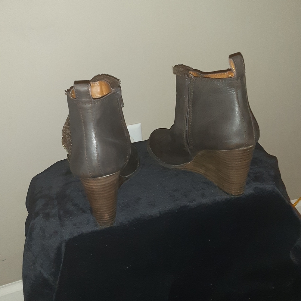 Shoes/Booties. - Picture 2 of 3